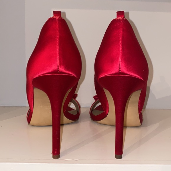 Ann Taylor Red Heels. - Picture 4 of 5